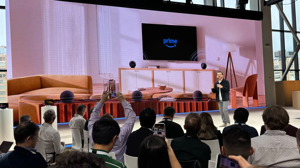 Alexa Home Theater com até cinco Echo speakers.